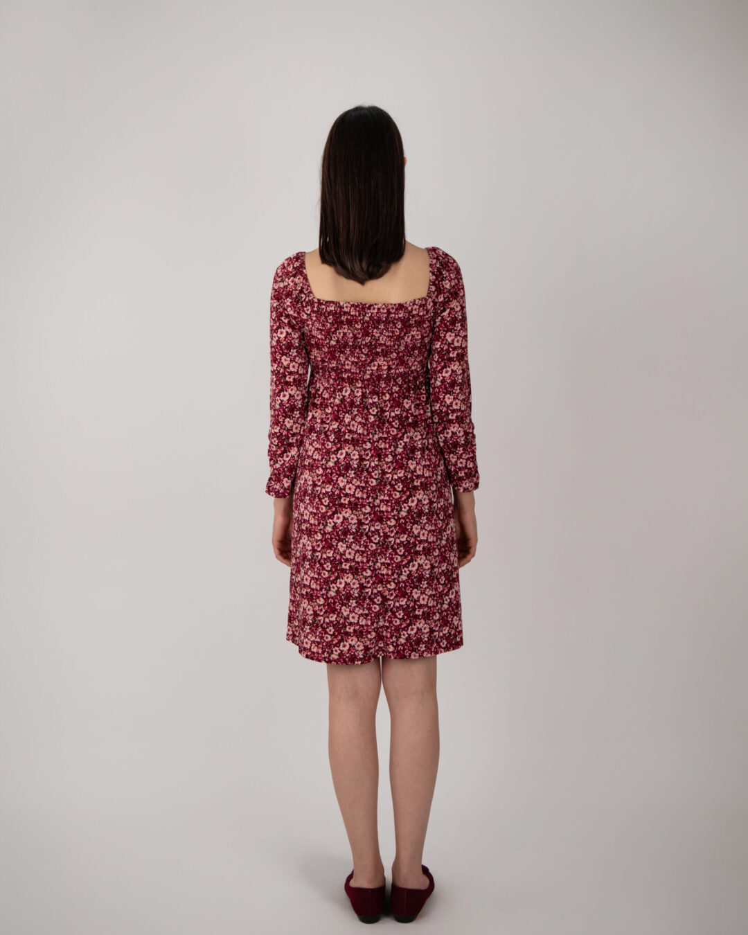 Vestido Corto, Elástico en los Hombros Estampado Floral. - Imagen 2