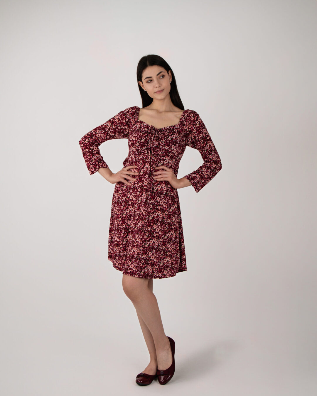 Vestido Corto, Elástico en los Hombros Estampado Floral. - Imagen 4